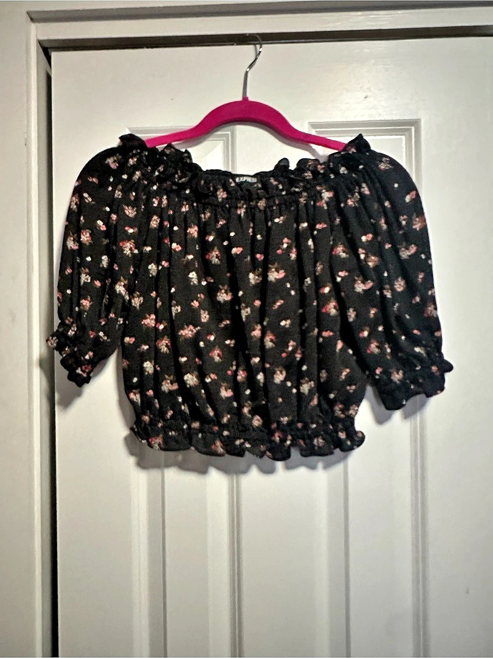 Express Floral Puff Sleeve Blouse in Black & Pink Size Medium